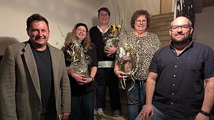 Pr&auml;sente gab es f&uuml;r au&szlig;erordentlichen Einsatz f&uuml;r Manuela Klingl, Sandra H&auml;u&szlig;ler und Claudia Hornberger. B&uuml;rgermeister Andreas Eckl rief dazu auf, den Dorfladen zu unterst&uuml;tzen.