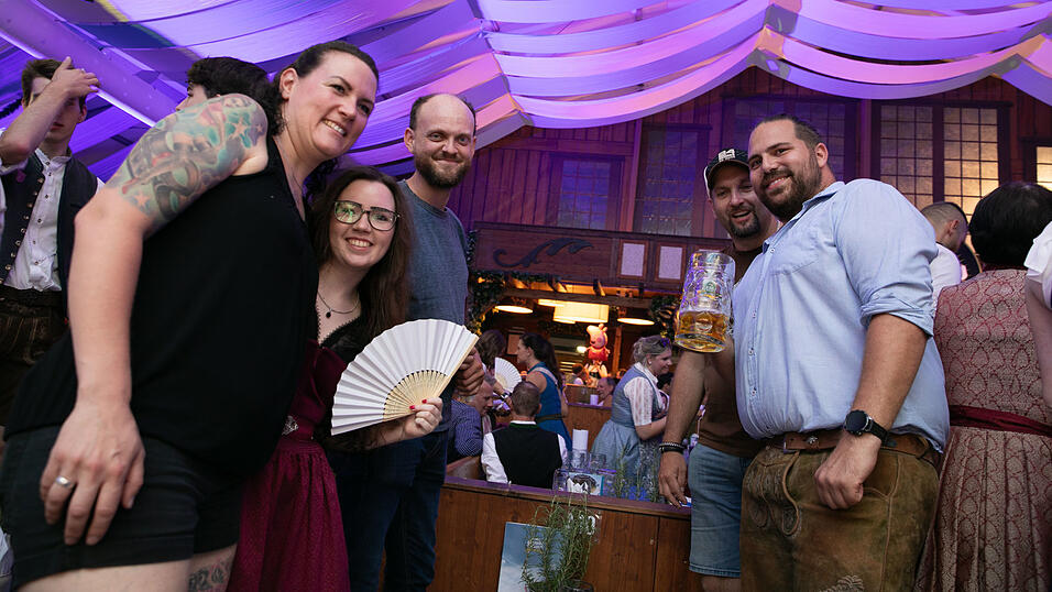 Die Partybilder vom Dienstag, 12. August, aus dem Festzelt Wenisch. Die Partybilder vom Dienstag, 12. August, aus dem Festzelt Wenisch.