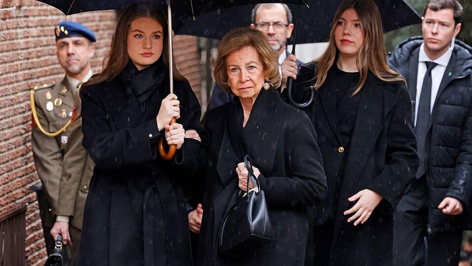 Die spanische K&ouml;nigsfamilie hat bei einer Trauerfeier Abschied von Irene von Griechenland, der Schwester der spanischen Altk&ouml;nigin Sof&iacute;a, genommen.