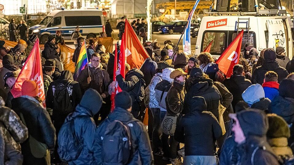 Mitte Januar gingen Menschen in Cottbus gegen rechts motivierte Gewalt auf die Straße. (Archivfoto) Mitte Januar gingen Menschen in Cottbus gegen rechts motivierte Gewalt auf die Straße. (Archivfoto)