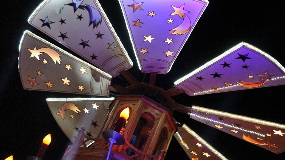 Bei einem schweren Unfall in der Gemeinde Frontenhausen sind zwei Menschen verletzt worden. Bei einem schweren Unfall in der Gemeinde Frontenhausen sind zwei Menschen verletzt worden.