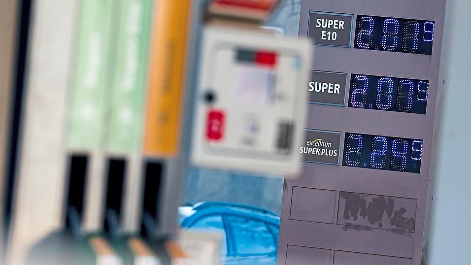 Zuletzt sind die Preise an der Zapfs&auml;ule gestiegen. Die Regierung will nun die Energiesteuer auf Diesel und Benzin senken. (Symbolbild)