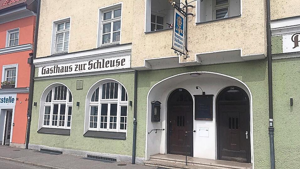 'Schleuse'-Betreiber Robert Dolejsi wirft das Handtuch: 'Auch wenn es uns leidtut, schlie&szlig;en wir lieber jetzt als zu sp&auml;t. Wir wollen keinen Schuldenberg anh&auml;ufen.'