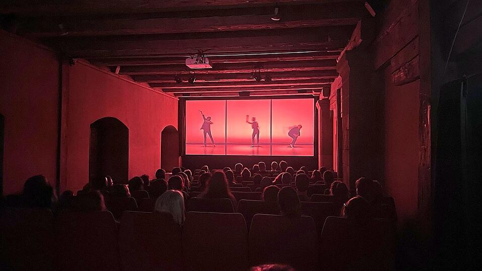 Die Regensburger Kurzfilmwoche zieht seit Jahren Filmbegeisterte aus aller Welt an. Am 20. März beginnt die bereits 31. Auflage. An vier Spielorten werden fast 300 Kurzfilme gezeigt. Die Regensburger Kurzfilmwoche zieht seit Jahren Filmbegeisterte aus aller Welt an. Am 20. März beginnt die bereits 31. Auflage. An vier Spielorten werden fast 300 Kurzfilme gezeigt.