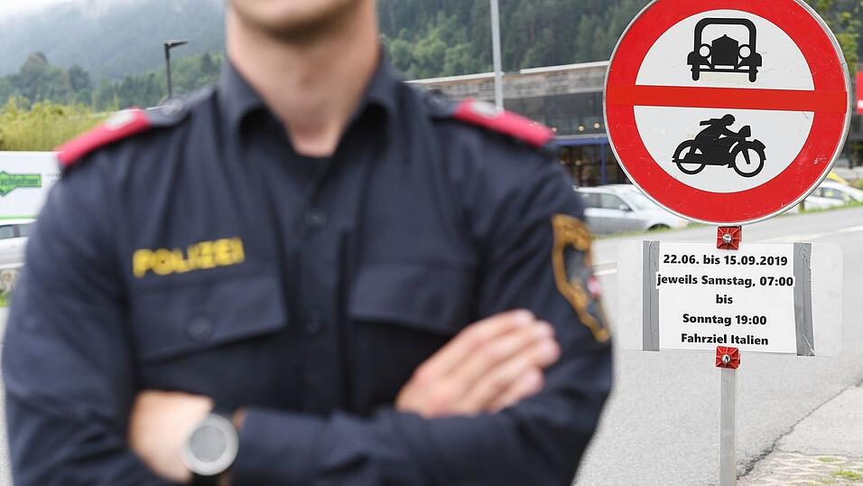 In Tirol gibt es Fahrverbote schon seit einigen Jahren. (Archivbild) In Tirol gibt es Fahrverbote schon seit einigen Jahren. (Archivbild)