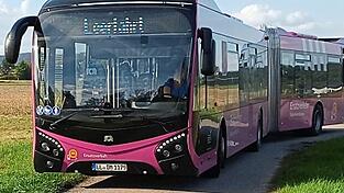Der Bus stand plötzlich vor der Kläranlage. Der Bus stand plötzlich vor der Kläranlage.