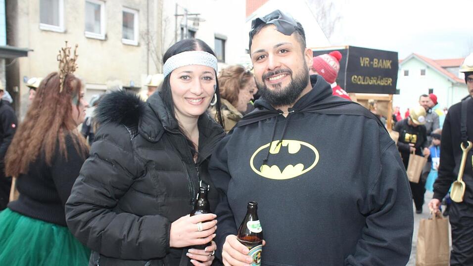 Beste Stimmung herrschte beim Rosenmontagszug in Geisenhausen.