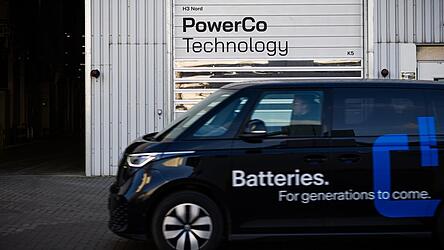 In Salzgitter ist im ersten Werk der Batterietochter PowerCo offiziell die Produktion angelaufen.
