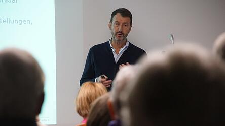 Chefarzt Ottlinger: „Horchen Sie in sich hinein.“ Chefarzt Ottlinger: „Horchen Sie in sich hinein.“