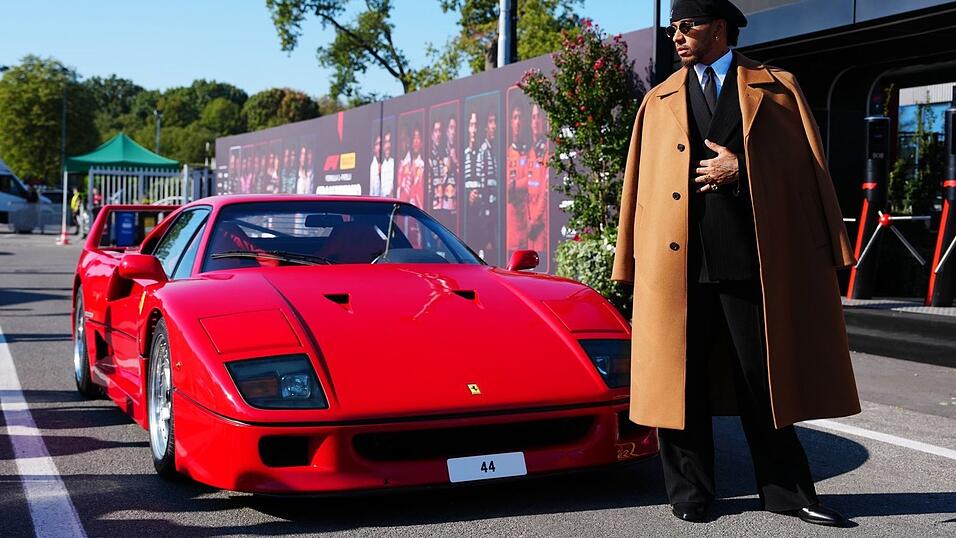 Großer Auftritt: Lewis Hamilton vor dem Ferrari-Heimspiel. Großer Auftritt: Lewis Hamilton vor dem Ferrari-Heimspiel.