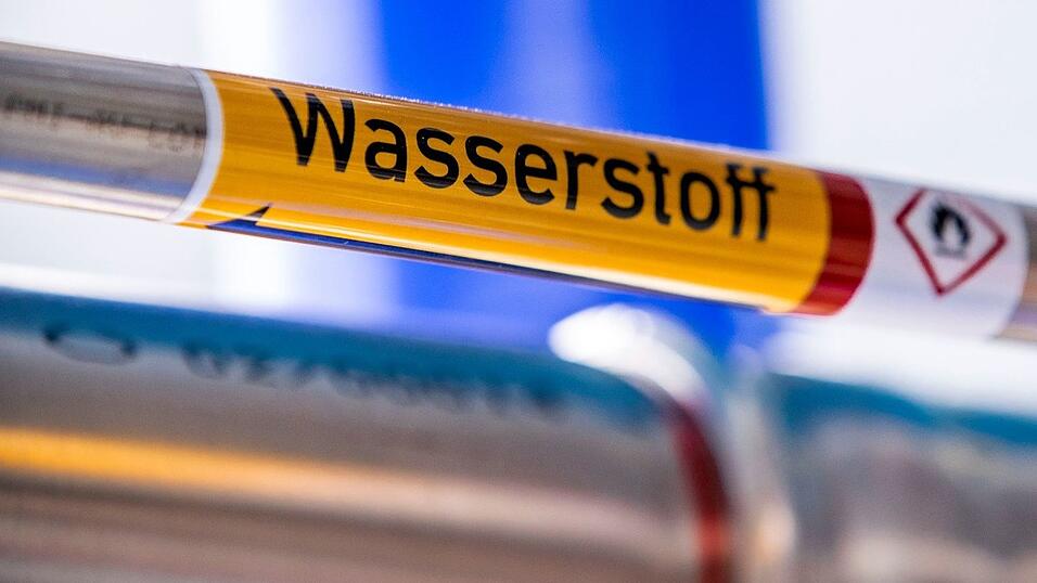 Airbus und MTU wollen einen Wasserstoffantrieb für Flugzeuge entwickeln. (Symbolbild) Airbus und MTU wollen einen Wasserstoffantrieb für Flugzeuge entwickeln. (Symbolbild)
