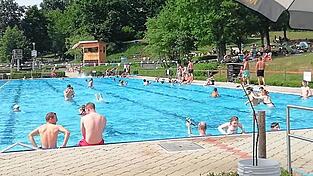 Auch das Schwimmerbecken bedarf einer Sanierung. Dafür fehlt aber das Geld.