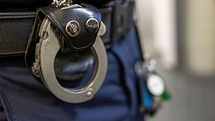 Inzwischen ist keiner der fünf Festgenommenen mehr in Gewahrsam oder Untersuchungshaft. (Symbolbild) Inzwischen ist keiner der fünf Festgenommenen mehr in Gewahrsam oder Untersuchungshaft. (Symbolbild)