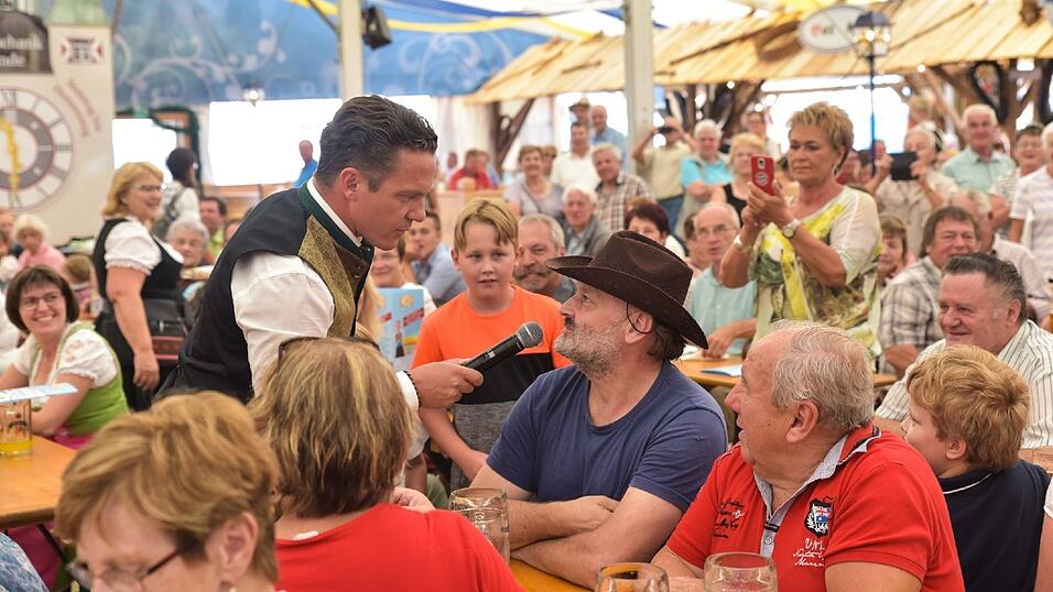 Wenn Stefan Mross singt, spielt das Publikum verr&uuml;ckt.