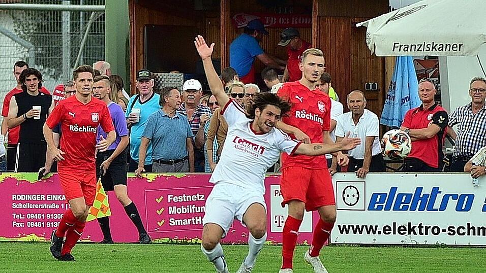Roding (rot) hat das Landkreis-Derby gegen Lam (weiß) klar für sich entschieden.