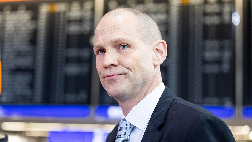 Lufthansa-Personalchef Niggemann zeigt harte Kante. Lufthansa-Personalchef Niggemann zeigt harte Kante.