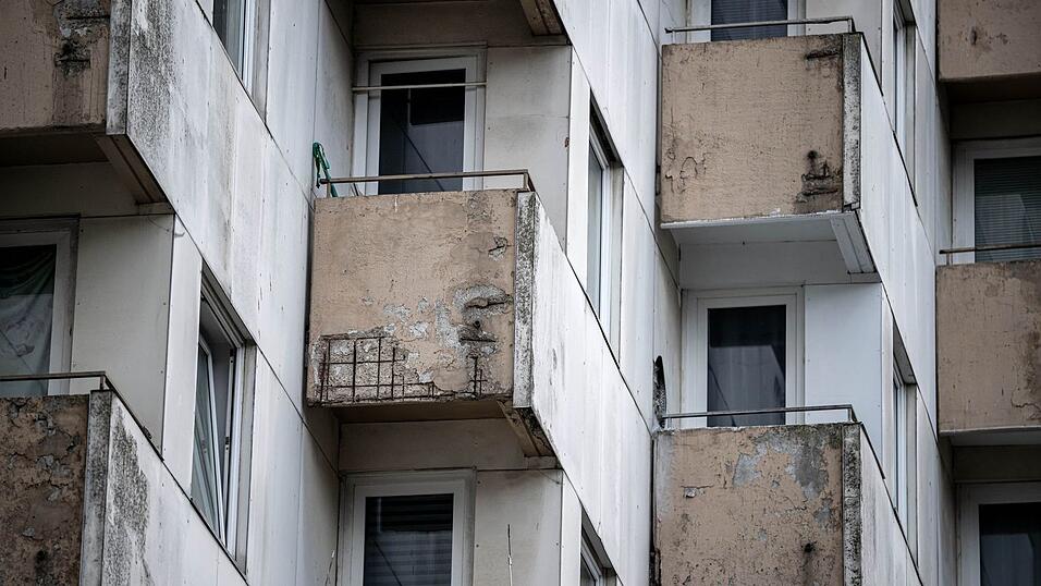 Bei «Schrottimmobilien» sollen Kommunen künftig leichter einschreiten können. (Symbolbild) Bei «Schrottimmobilien» sollen Kommunen künftig leichter einschreiten können. (Symbolbild)