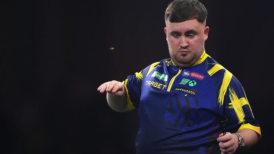 Littler versucht die Wespe abzuwehren. Littler versucht die Wespe abzuwehren.