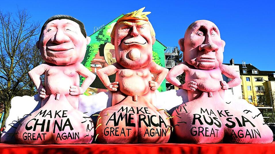 Auf einem der Düsseldorfer Rosenmontagswagen stellen Trump, Putin und Xi ihre Manneskraft zur Schau.
