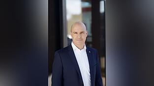 Zur Vorlesung statt in die Vorstandsetage: Einhell-Vorstand Jan Teichert will seine Erfahrungen künftig an neuer Stelle einbringen. Zur Vorlesung statt in die Vorstandsetage: Einhell-Vorstand Jan Teichert will seine Erfahrungen künftig an neuer Stelle einbringen.