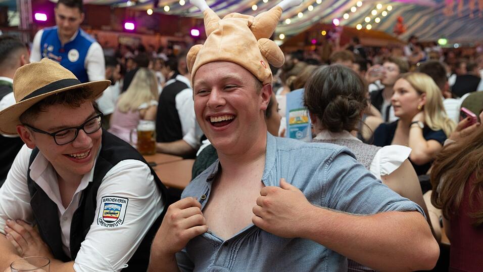 Die Partybilder vom Sonntag, 9. August, aus dem Festzelt Wenisch. Die Partybilder vom Sonntag, 9. August, aus dem Festzelt Wenisch.