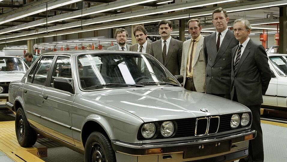 Im Oktober 1986 lief im Regensburger Werk das erste Fahrzeug – ein BMW 3er (E30) – vom Band. Im Oktober 1986 lief im Regensburger Werk das erste Fahrzeug – ein BMW 3er (E30) – vom Band.