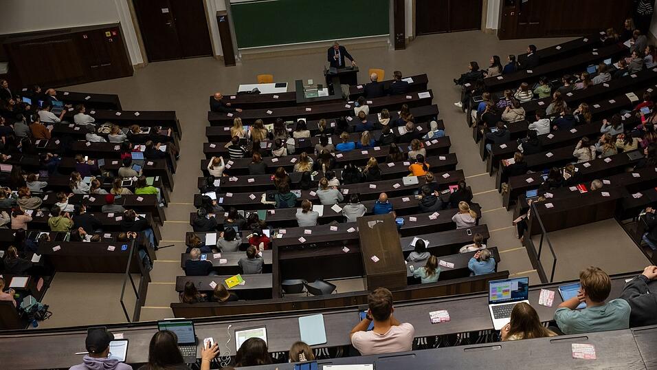 An Bayerns Hochschulen geht das Wintersemester los. (Archivbild) An Bayerns Hochschulen geht das Wintersemester los. (Archivbild)
