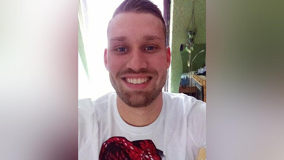 Michael wird in Handschellen zu seiner Abschlussprüfung gebracht. Doch das war erst der Anfang seiner kriminellen Laufbahn.