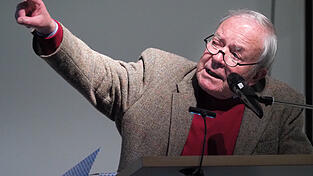 Dieter Wieland, 1937 in Berlin geboren und in Landshut aufgewachsen, hat sich als einer der ersten Fernsehjournalisten für den Denkmalschutz und für den Erhalt gewachsener Kulturlandschaften eingesetzt. In seinem Film „Landshut - oder hat die Schönheit eine Chance?“ prangerte er bereits 1973 die Zerstörung historischer Bausubstanz an.