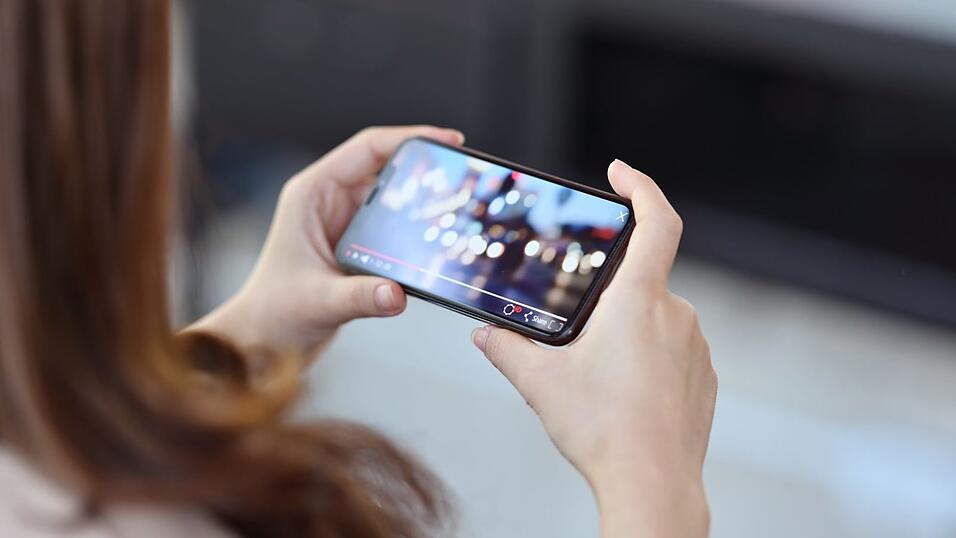 Die Serie 'The Marvelous Mrs. Maisel' auch einen TikTok-Trend ausgelöst. Die Serie 'The Marvelous Mrs. Maisel' auch einen TikTok-Trend ausgelöst.