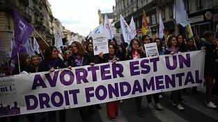 Frauen protestieren am Internationalen Aktionstag für das Recht auf sichere Abtreibung. Am 28. September wird weltweit für das Recht auf sicheren und legalen Zugang zu Schwangerschaftsabbrüchen protestiert. Frauen protestieren am Internationalen Aktionstag für das Recht auf sichere Abtreibung. Am 28. September wird weltweit für das Recht auf sicheren und legalen Zugang zu Schwangerschaftsabbrüchen protestiert.