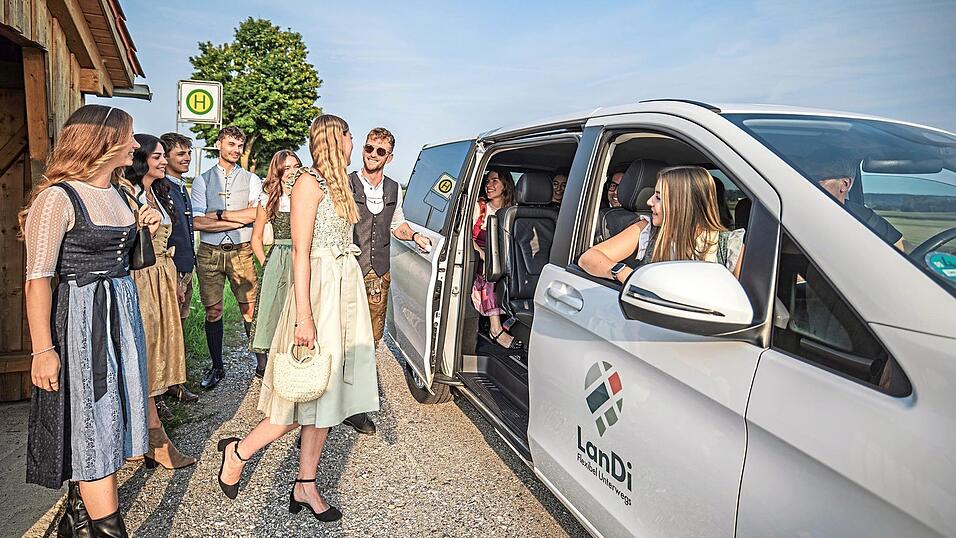 Mit dem LanDi kann man künftig auch außerhalb der üblichen Betreibszeiten zu einigen Volksfesten im Landkreis fahren. Mit dem LanDi kann man künftig auch außerhalb der üblichen Betreibszeiten zu einigen Volksfesten im Landkreis fahren.