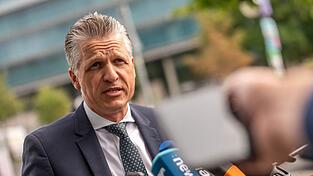 «Da gilt es jetzt zu kämpfen, und zwar jeden Tag», sagt Unionsfraktionschef Frei mit Blick auf Sachsen-Anhalt. «Da gilt es jetzt zu kämpfen, und zwar jeden Tag», sagt Unionsfraktionschef Frei mit Blick auf Sachsen-Anhalt.