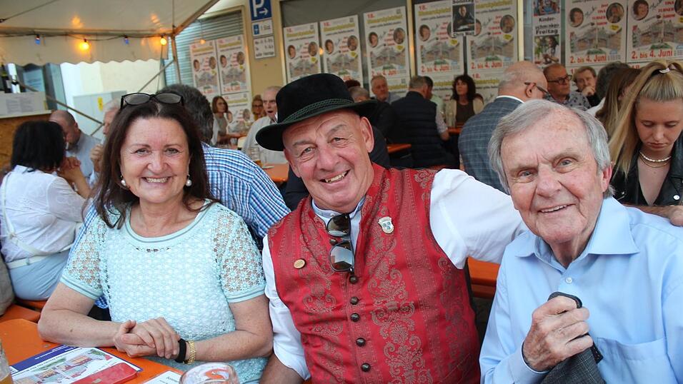 Viele Landshuter genossen ihren Freitagabend auf dem Bismarckplatzfest.