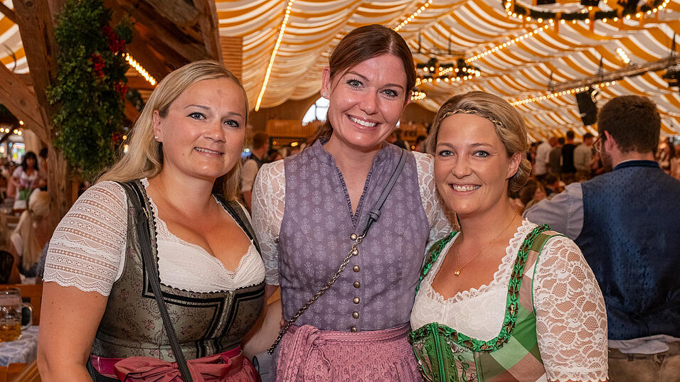 Die Partybilder vom Sonntag, 13. August 2023, aus dem Festzelt Nothaft. Die Partybilder vom Sonntag, 13. August 2023, aus dem Festzelt Nothaft.