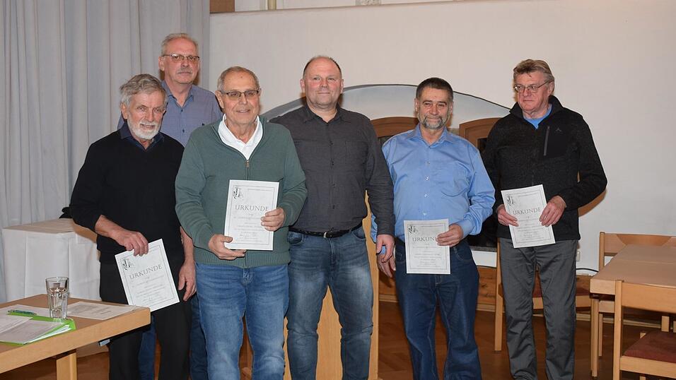 Sie halten dem Schwarzwihrbergverein schon seit Jahrzehnten die Treue.