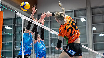 Paula G&uuml;rsching von NawaRo Straubing k&ouml;nnte im letzten Heimspiel der Saison aufgrund von R&uuml;ckenproblemen fehlen.