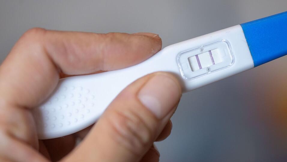 Zukunftsängste wirken sich auch auf den Kinderwunsch aus. (Symbolbild) Zukunftsängste wirken sich auch auf den Kinderwunsch aus. (Symbolbild)