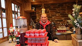 Am Stand von Susanne Eichel, „Susi´s Glühherzl“, wird der neue Glühwein „Roter Teufel“ ausgeschenkt.