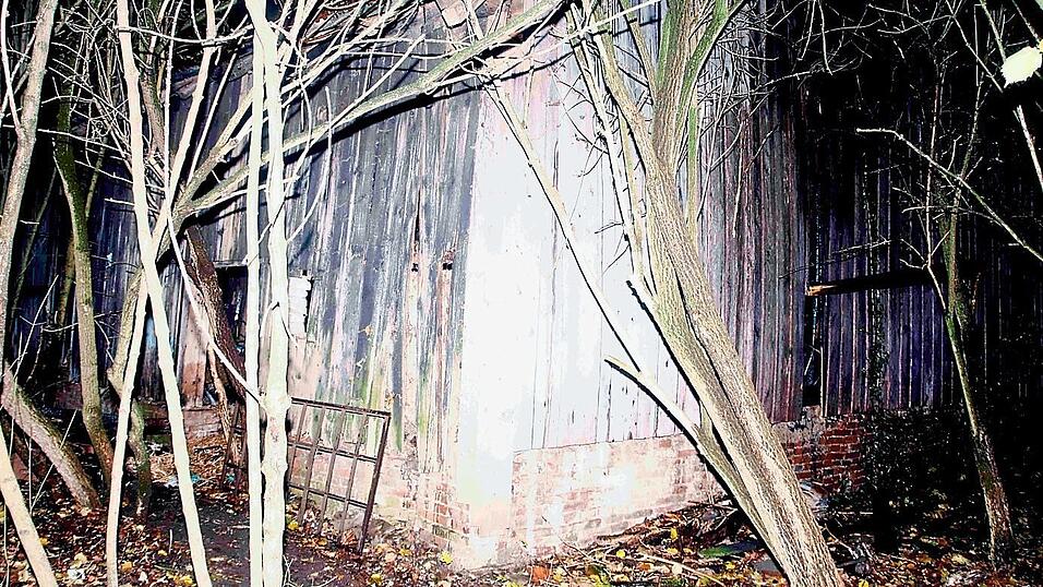 Die Scheune ist einsturzgefährdet. Die Scheune ist einsturzgefährdet.