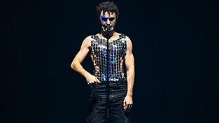 Der 19-jährige Sänger Cosmó vertritt Österreich beim 70. ESC in Wien Der 19-jährige Sänger Cosmó vertritt Österreich beim 70. ESC in Wien