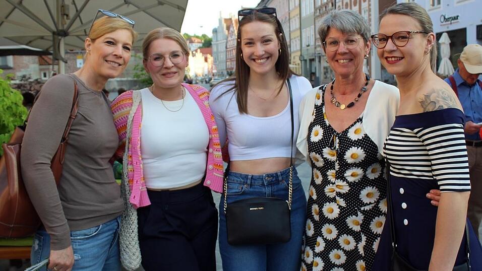 Die tanzbegeisterten Landshuterinnen und Landshuter legten eine hei&szlig;e Sohle aufs Parkett.