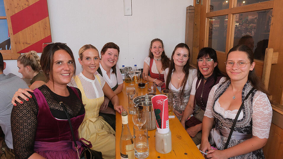 Die Partybilder vom Mittwoch, 16. August 2023, aus dem Festzelt Krönner. Die Partybilder vom Mittwoch, 16. August 2023, aus dem Festzelt Krönner.