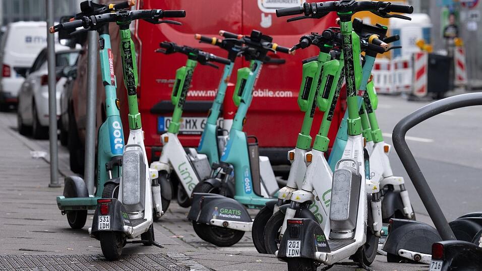 Geh&ouml;ren seit einigen Jahren fest zum Stadtbild deutscher Gro&szlig;st&auml;dte dazu: E-Scooter.