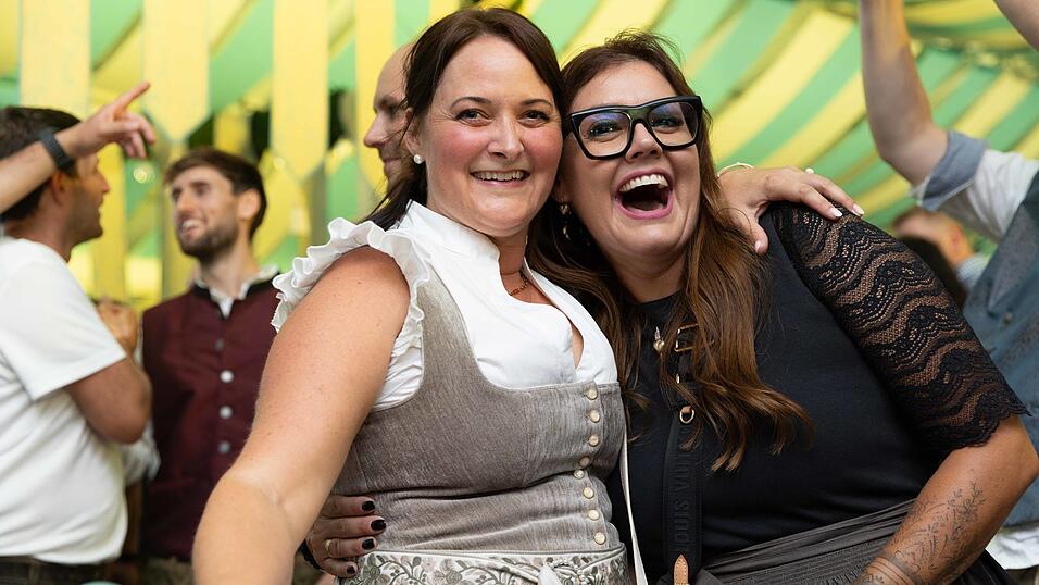 Die Partybilder vom Samstag, 8. August, aus dem Festzelt Wenisch. Die Partybilder vom Samstag, 8. August, aus dem Festzelt Wenisch.