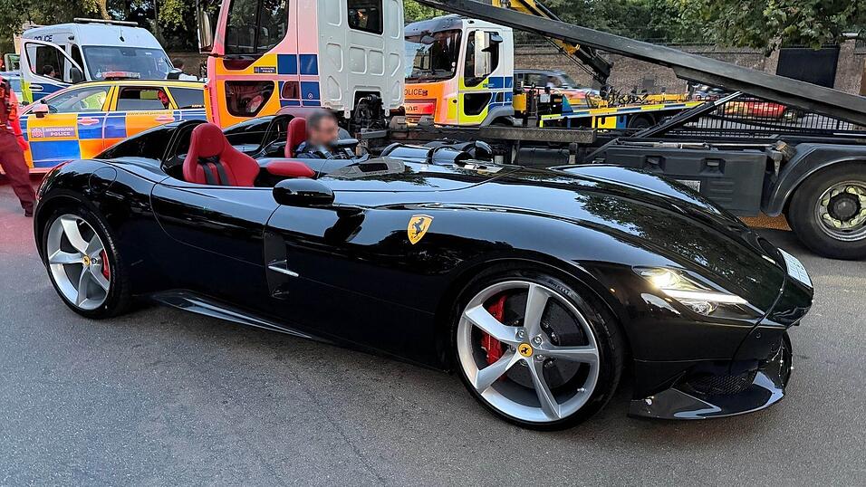 Unter den Fahrzeugen war auch ein seltenes Ferrari-Modell. Unter den Fahrzeugen war auch ein seltenes Ferrari-Modell.