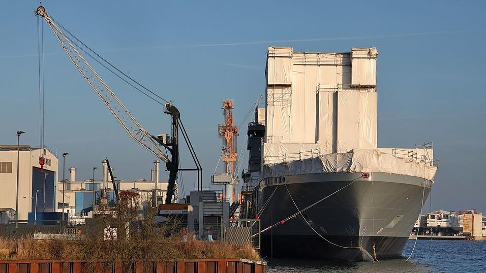 Zusammen mit der Bremer NVL Group ist die Meyer-Werft-Gruppe auch am Bau von Marinetankschiffen f&uuml;r die Deutsche Marine beteiligt, die in Rostock entstehen.
