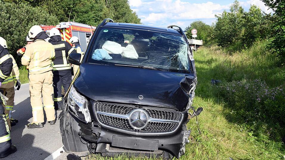 Bei dem Unfall verletzten sich drei Personen, einschließlich der Unfallverursacherin.