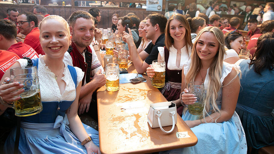 Die Partybilder vom Montag, 11. August, aus dem Festzelt Wenisch. Die Partybilder vom Montag, 11. August, aus dem Festzelt Wenisch.