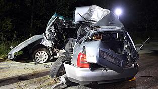 Der Unfall ereignete sich an einer Kreisstraße nahe der Gemeinde Schalkham. Der Unfall ereignete sich an einer Kreisstraße nahe der Gemeinde Schalkham.